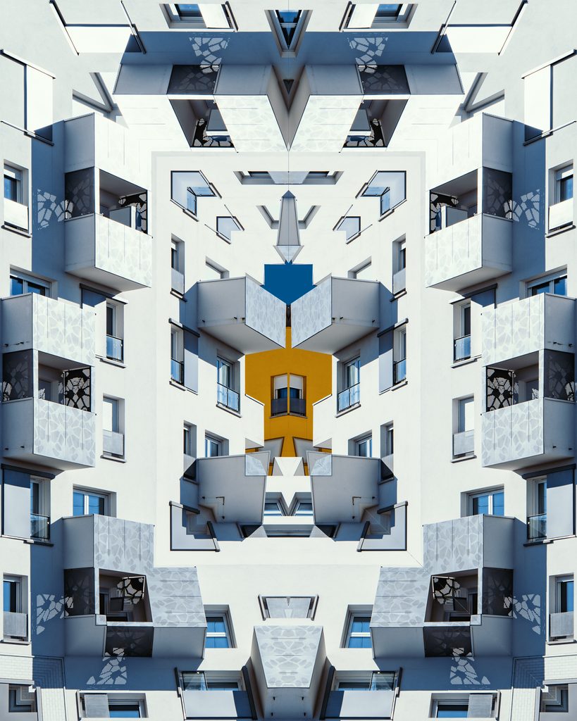 Photographie d'une architecture moderne avec des motifs kaléidoscopiques abstraits, disponible en tirage d'art numéroté