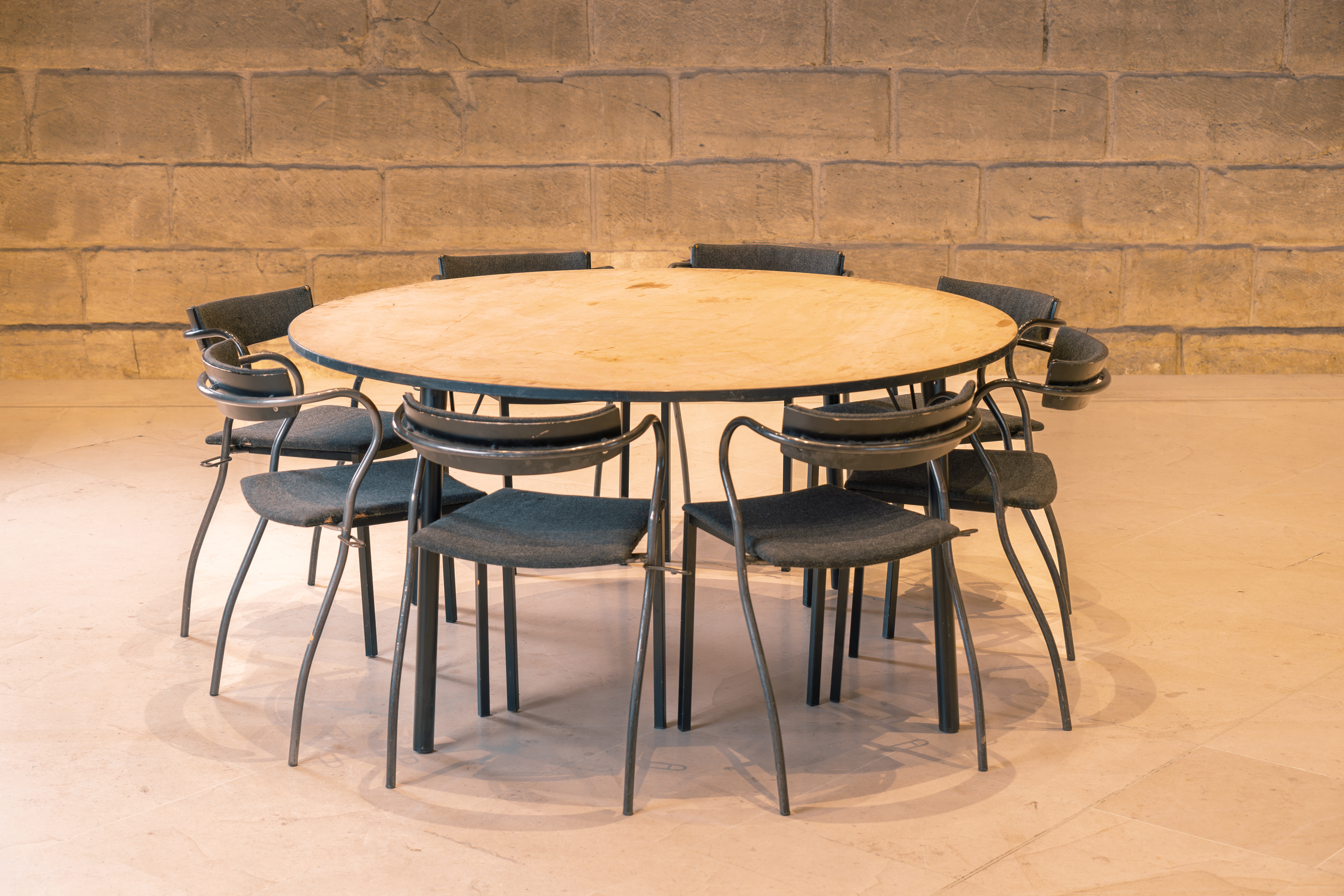 En association avec Viparis : Simplicité et fonctionnalité – Les Photographies de Mobilier des Salles du Carrousel